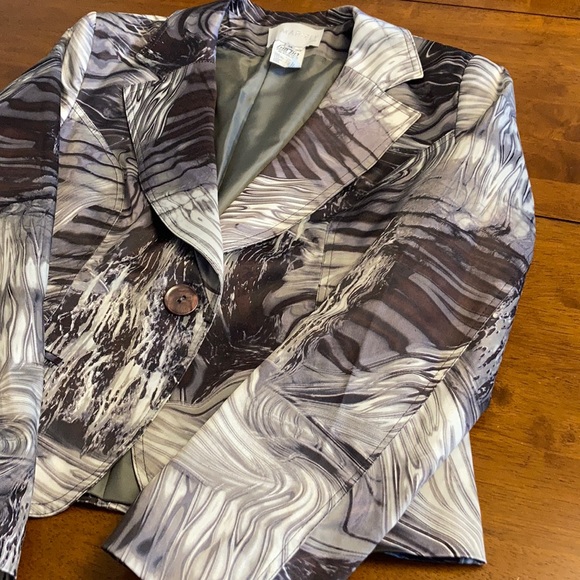 Woman’s jacket - Picture 6 of 9